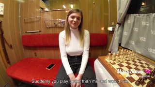 Проиграла в шахматы и сосет член пассажира в купе - русское порно