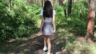 Русской студентке в лесу за минетом залили полный рот спермы