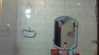 Муж с женой ебутся в ванной