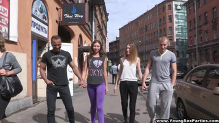Русские студенты гуляли по городу и решили устроить групповуху