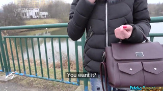 Русская туристка отсосала стояк чешскому пикаперу на улице