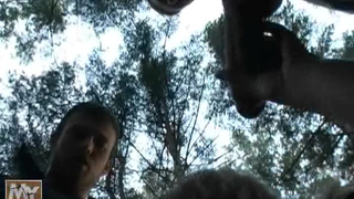 Русская студентка отдалась двум парням в лесу