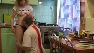 Русский секс с женой на кухне