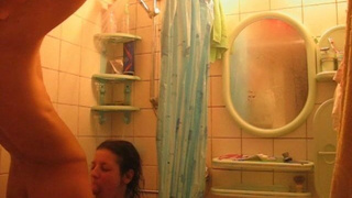 Брат трахает русскую сестру, проникнув к ней в ванную