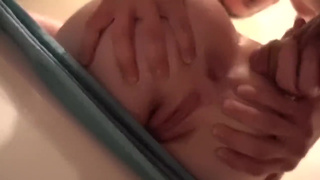 Видеосъёмка крупным планом анального секса с мокрой метёлкой