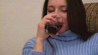 Кристина сосет пенис любимого перед пьяными поебушками