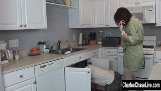 Молодой сантехник трахает на кухне сексуальную хозяйку