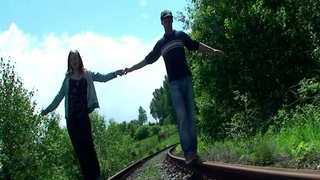 Русский студент на каникулах выебал подругу раком в лесу