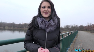 Развел молодую русскую девушку отсосать член на улице за деньги