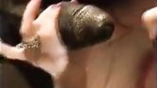 Трах блондинки с большим черным ебарем в любительском видео крупным планом