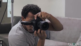 Фотограф трахает модель черным членом