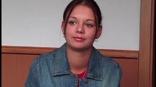 Анальный кастинг 18 летней румынской брюнетки