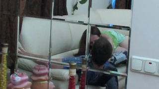 Эротичная русская мамочка переспала с сыном на диване