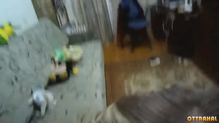 Взрослая сосалка Валя ублажает соседа по коммуналке оральным сексом
