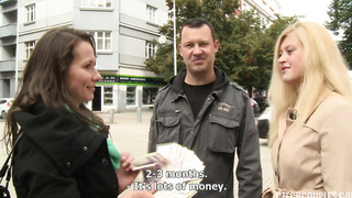 Секс за деньги с двумя девушками с улицы