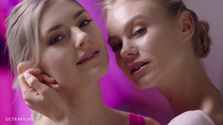 Русские блондинки занялись лесбийским сексом втайне от всех