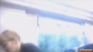Русская рыжая хуесоска отсасывает хуй в подмосковной электричке