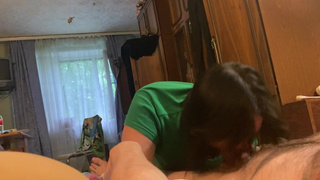 Мамочка смочила член слюной перед анальным сексом с сыном - русская домашка